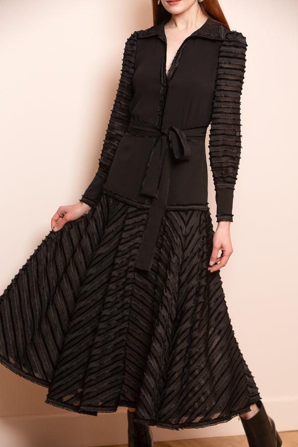 Chevron 3-Dimensional Pattern Midi Dress in Black