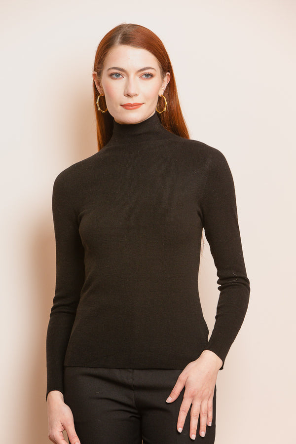 Seamless Merino Wool Blended Turtle Neck Sweater in Black