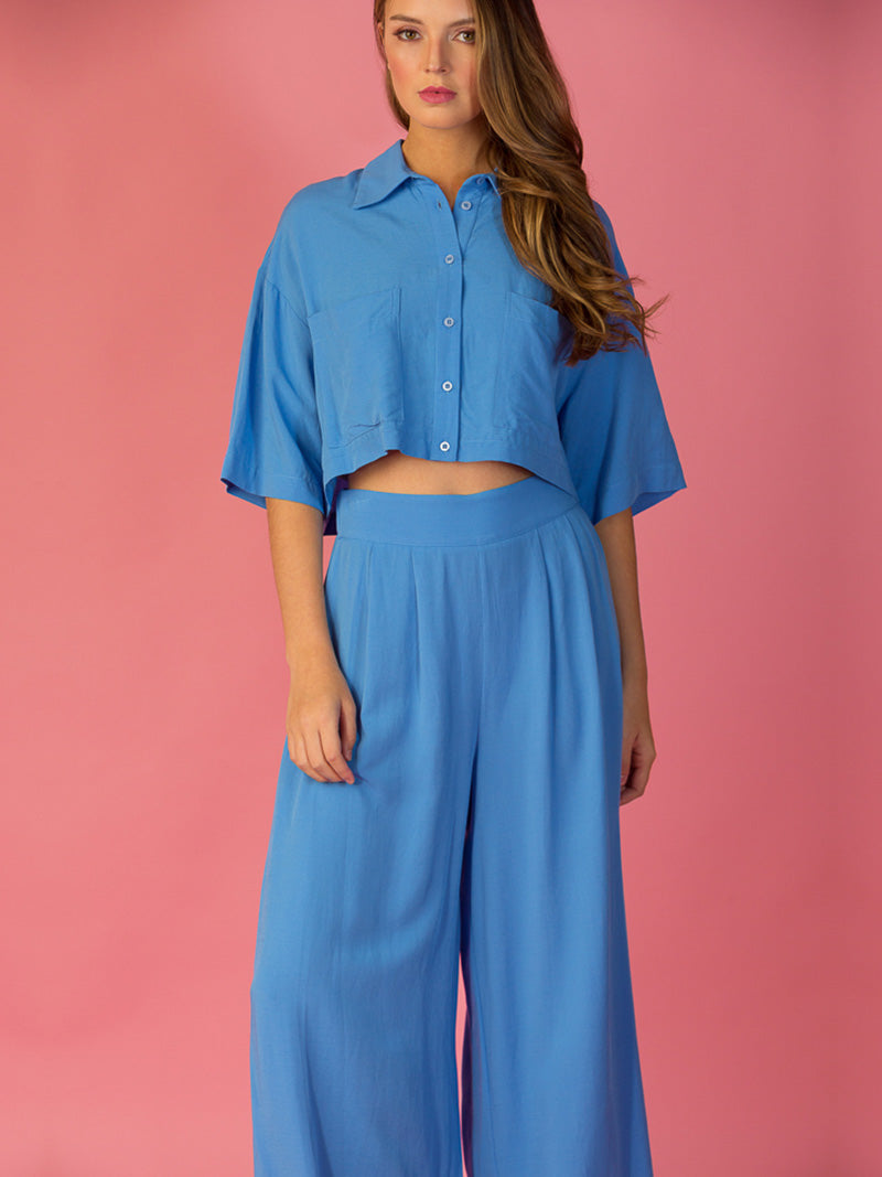 Cropped Shirt with Pockets in Cielo